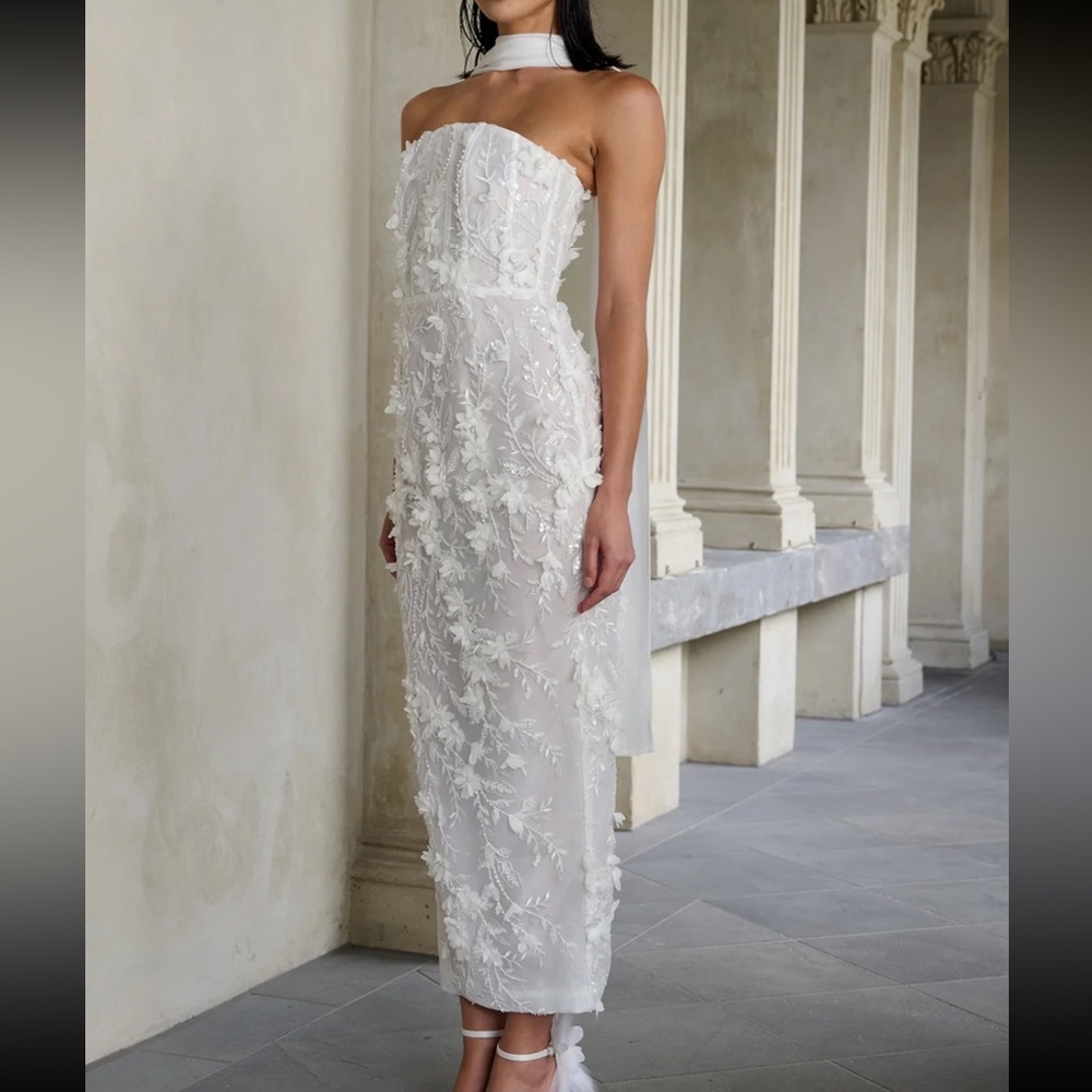 Elegant White Strapless Dress